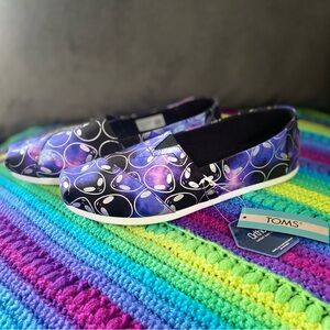 TOMS | Women’s 9 | NWT | Black Foil Alien Galaxy | Ortholite